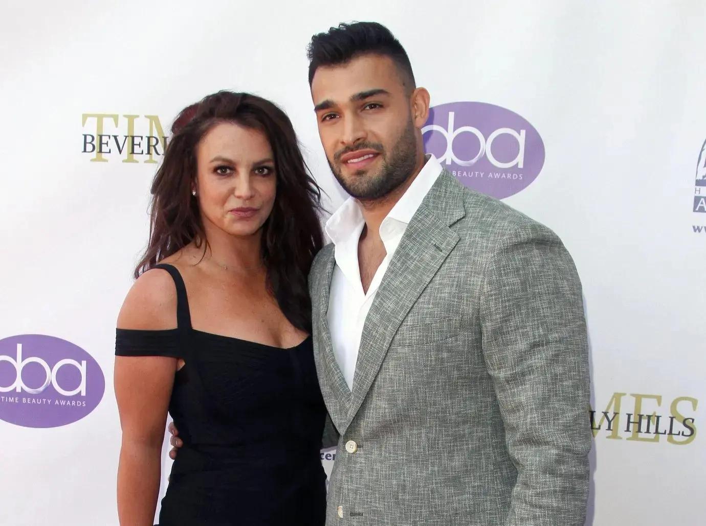 britney spears finalizes divorce sam asghari  months split