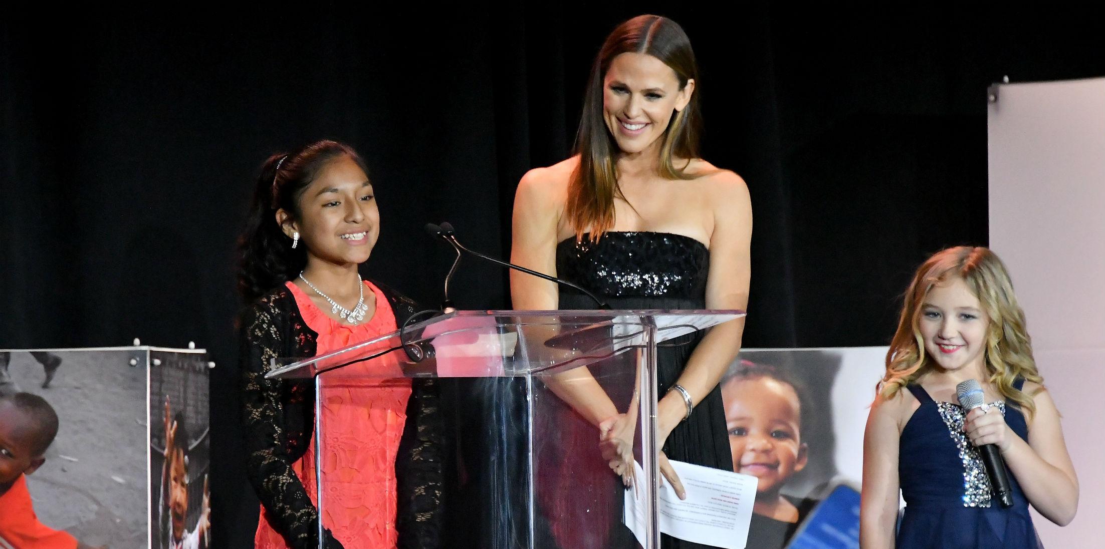 GettyImages 863083056Jennifer Garner Stunning Black Strapless Dress Photos hero1