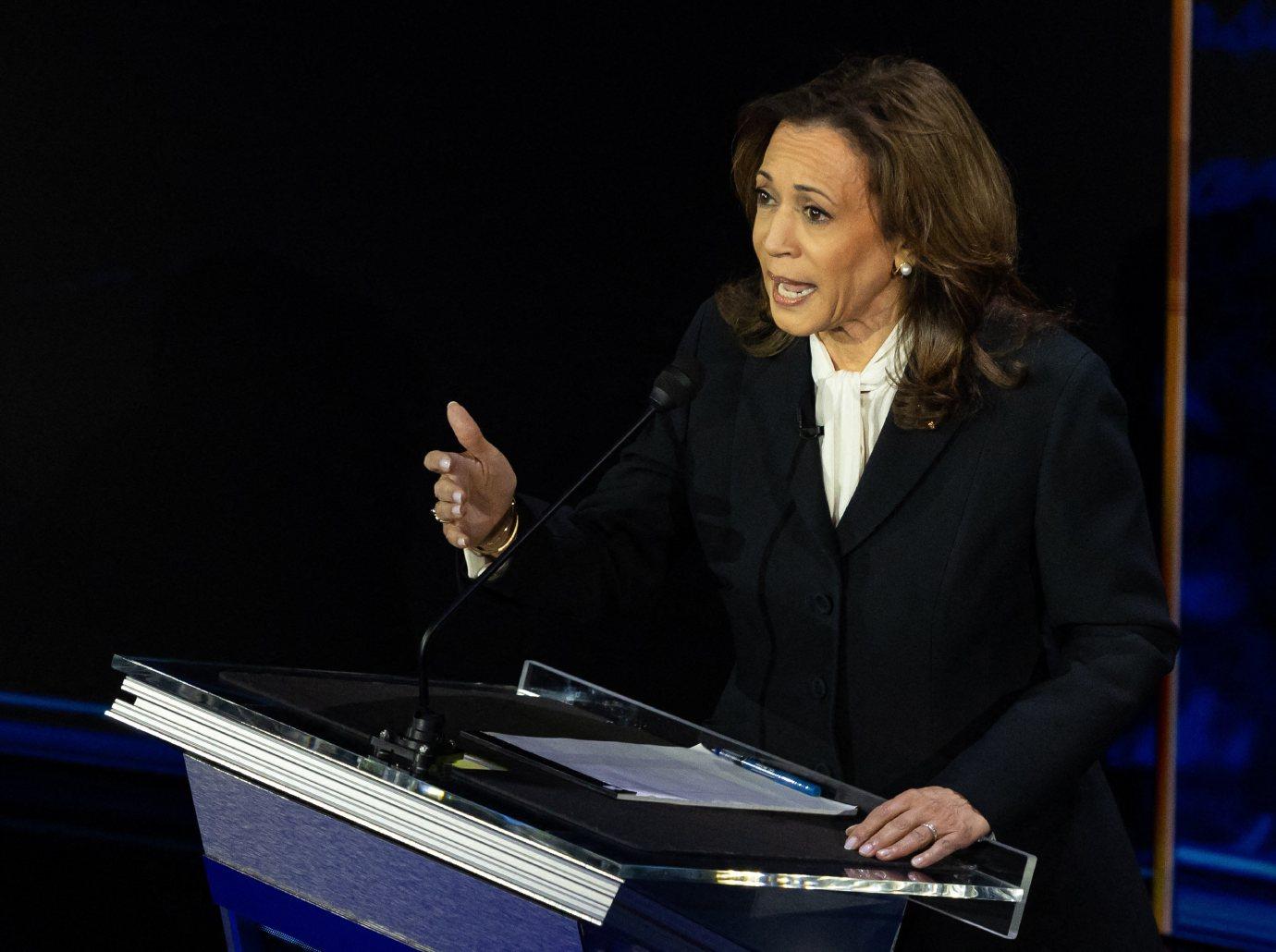 kamala harris debate outfit trolled resembling quaker oats mascot