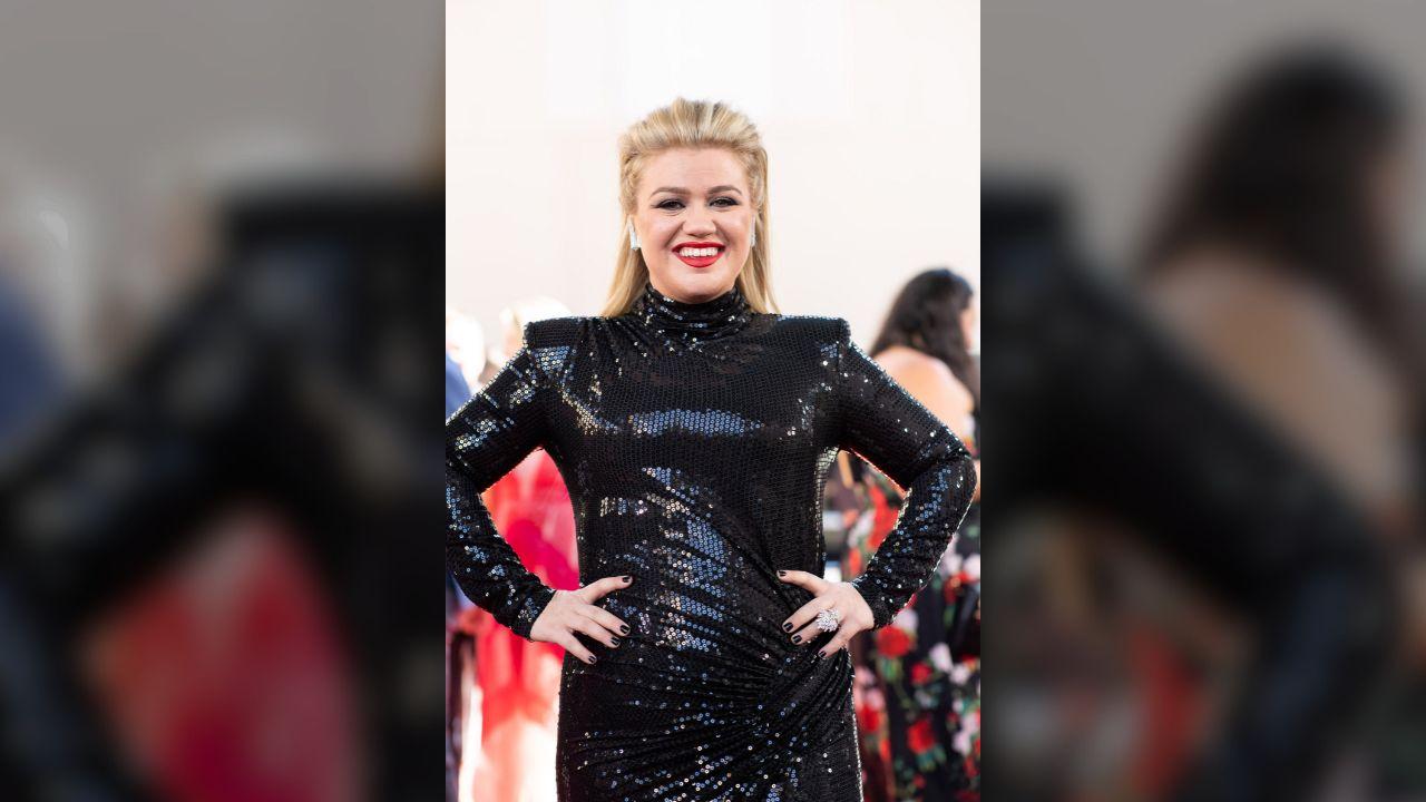 Photo of Kelly Clarkson put the store on blast.