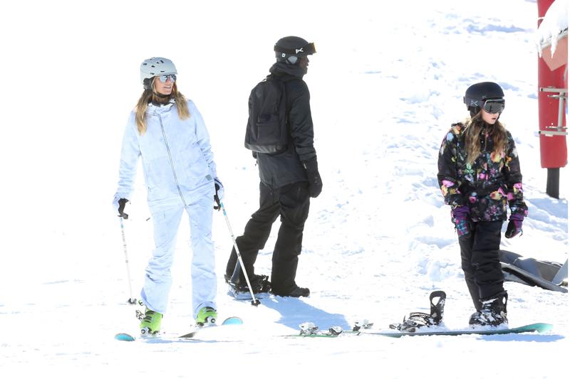 *EXCLUSIVE* Heidi Klum, Seal and the Kids enjoy a day on the slopes in Aspen