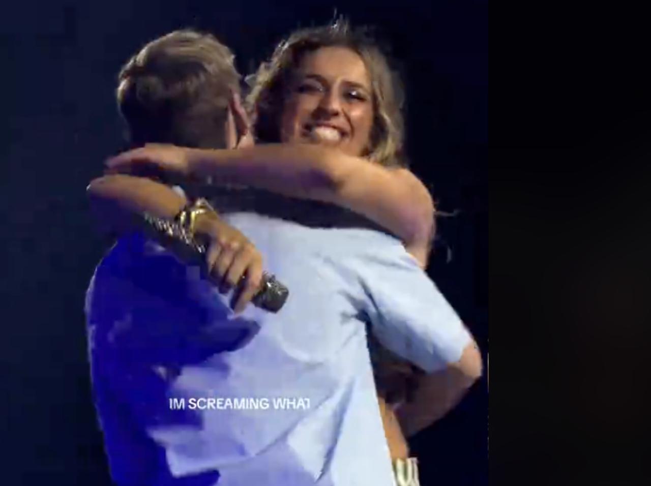 Tate McRae Kisses Boyfriend The Kid LAROI During NYC Concert: Watch