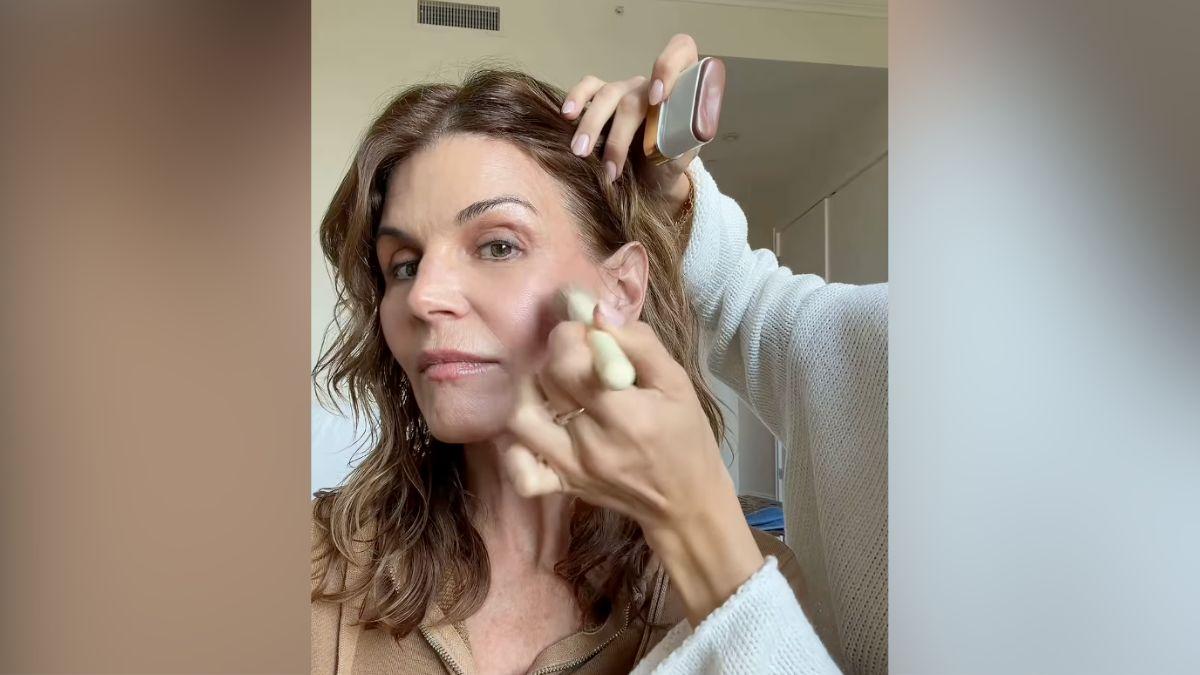 Image of Olivia Jade Giannulli teased her mom Lori Loughlin for having 'older skin.'