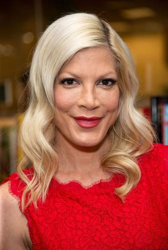 Tori Spelling Is Regretting Her Plastic Surgery, Thinks Her Face Looks