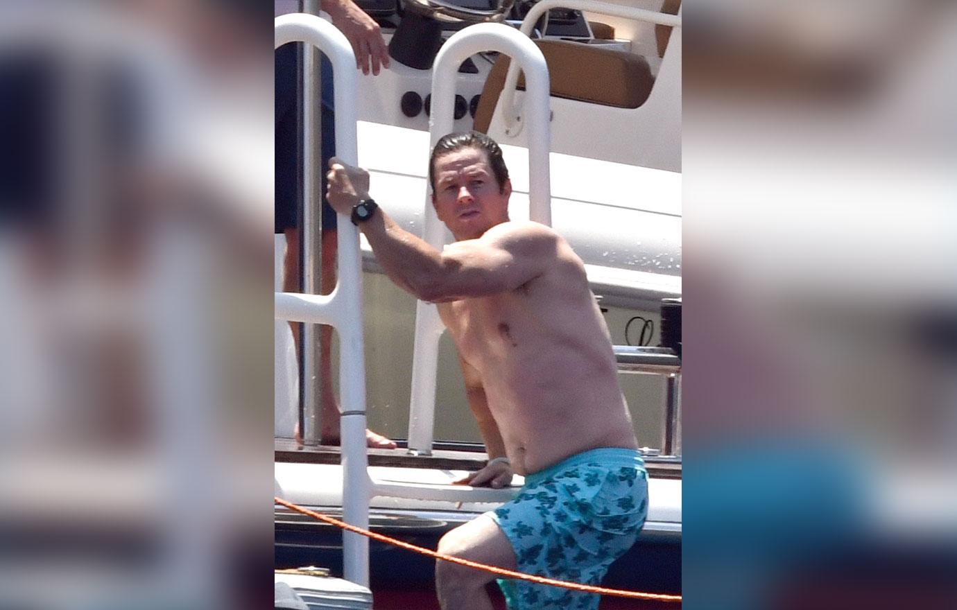 Mark Wahlberg Abs Shirtless Photos 04