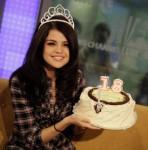 2010__07__Selena_Gomez_July22main 148×150.jpg
