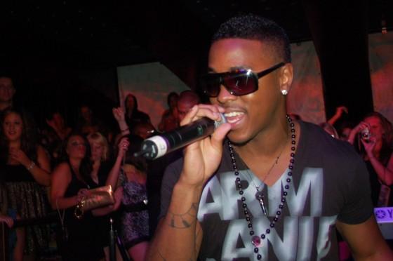 2009__08__jeremih low res mic 560&#215;372.jpg