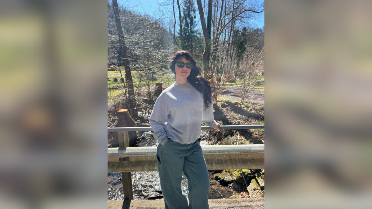 caught between two worlds model tweetylau on her border identity crisis