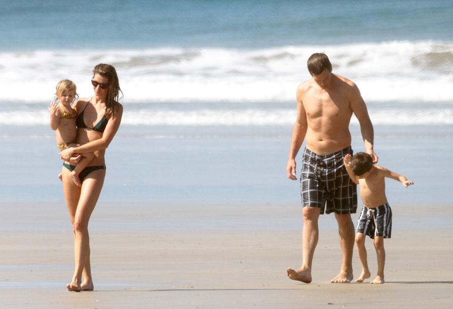 Gisele bundchen bikini tom brady family costa rica 02