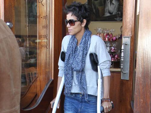 Halle berry feb2 17m.jpg