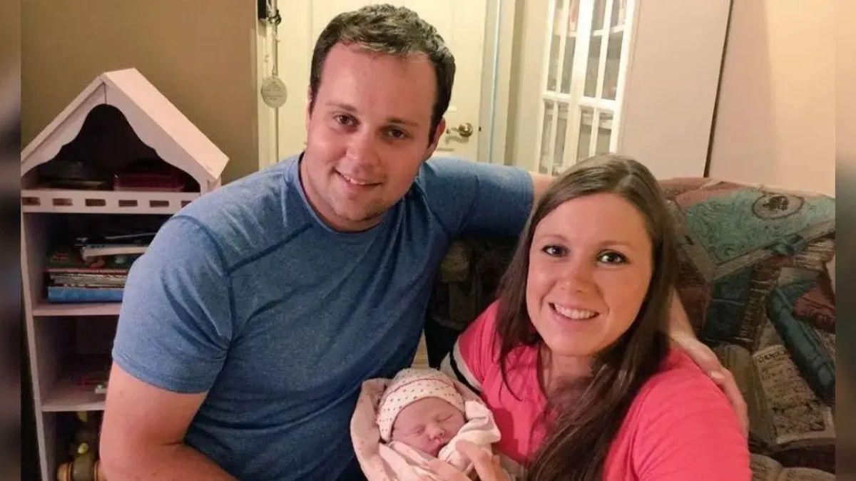 Photo of Josh Duggar asked his wife to send him a photo in her bra and underwear.