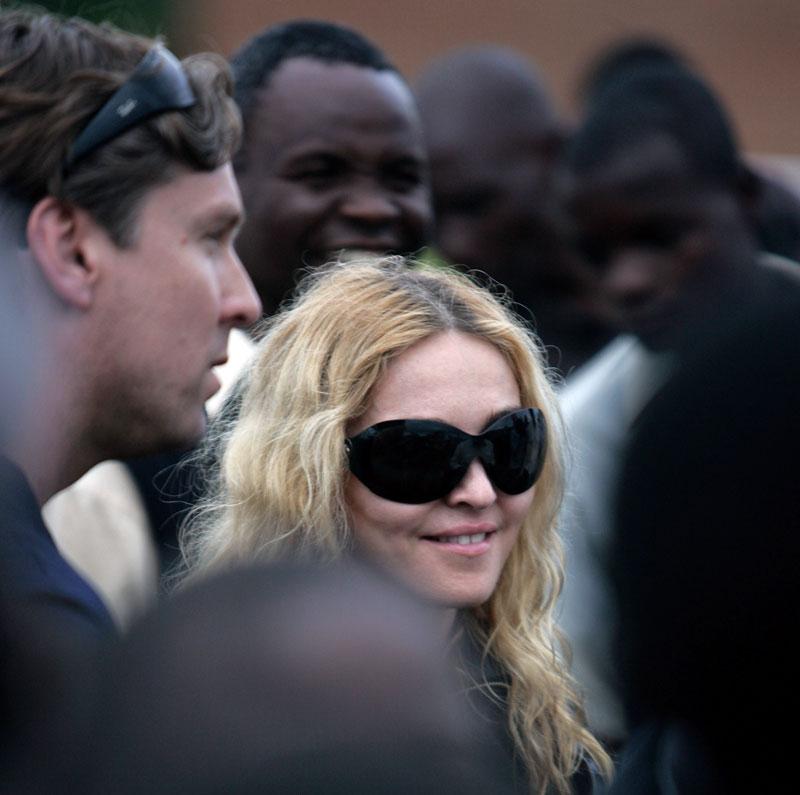 Madonna adopts two more kids malawi children adoption 02