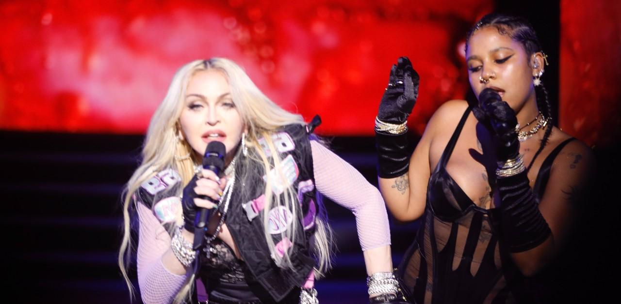 Security appears to mistake drag queen for Lady Gaga at singer's Miami  concert, lady gaga 