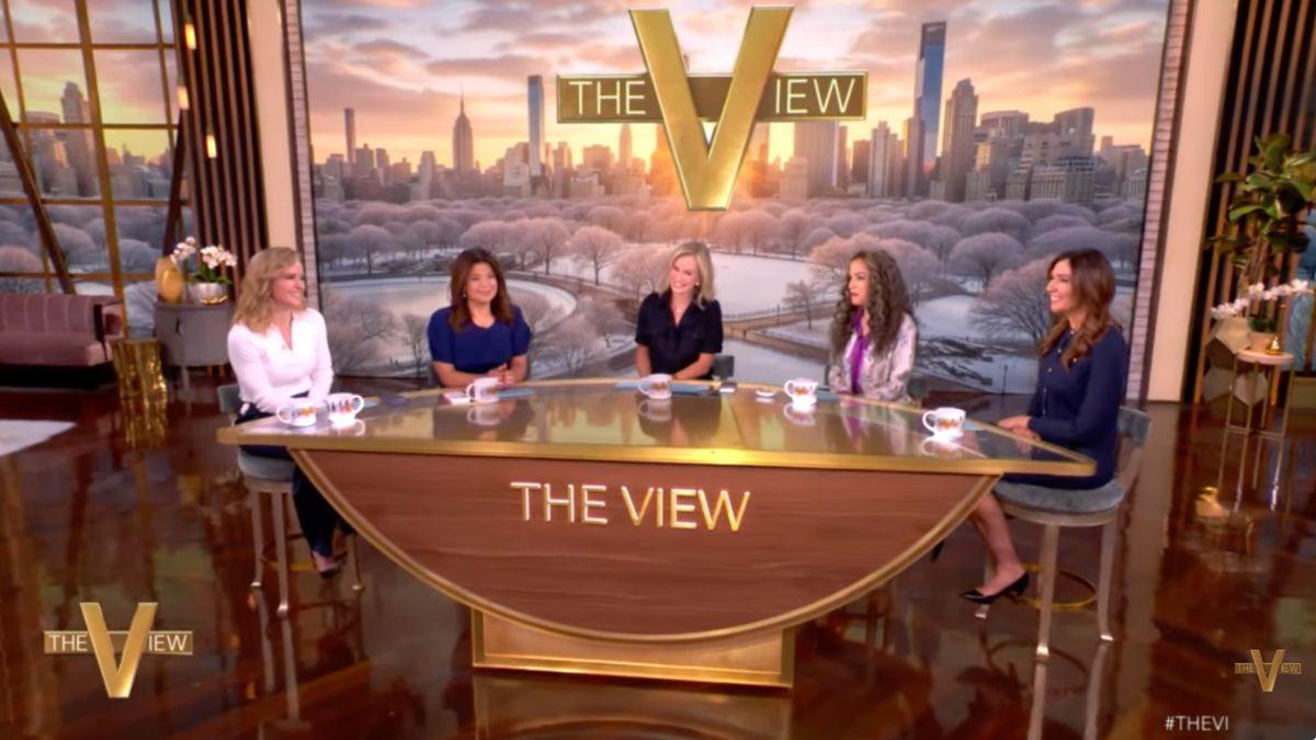 Photo of The EGOT winner acknowledged her flub when the show returned from commercial.