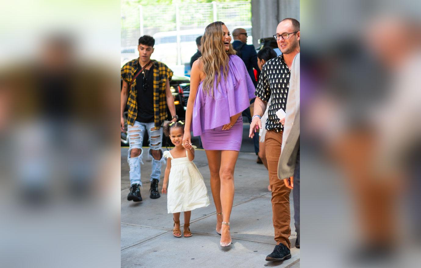 Chrissy Teigen & daughter Luna