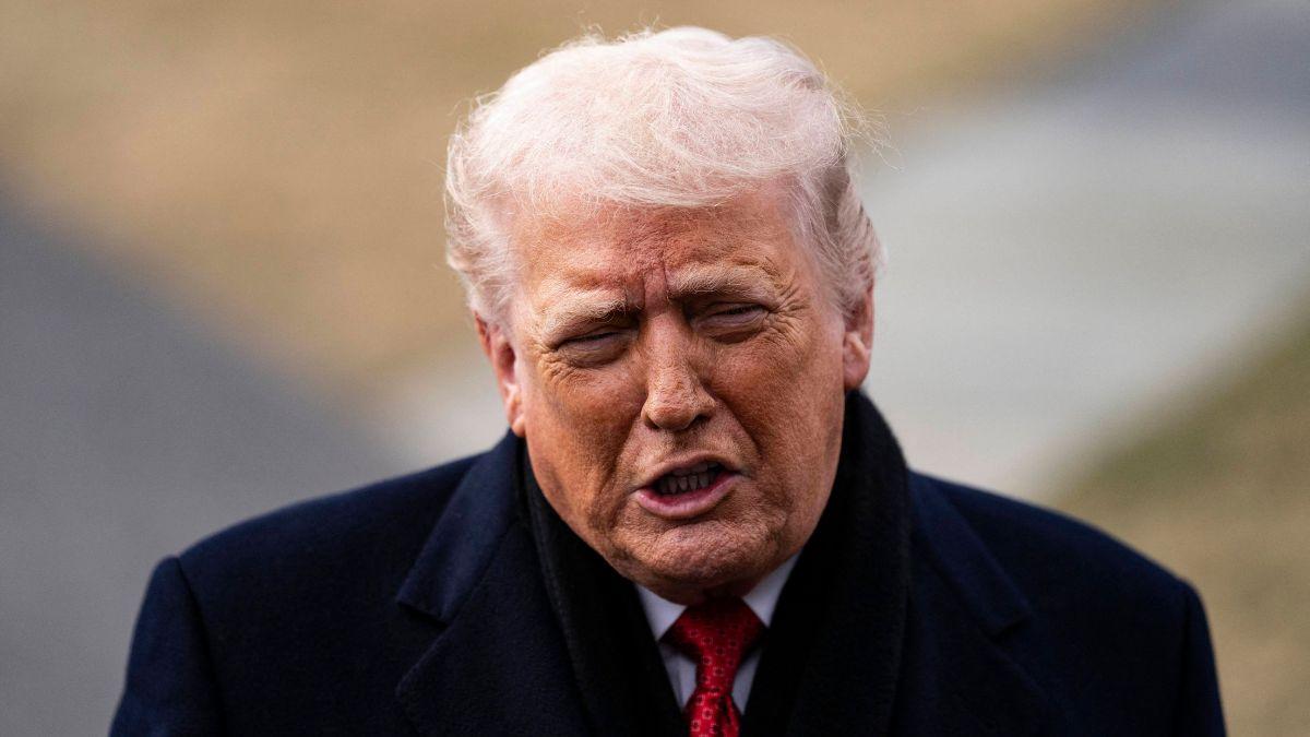 image of The president also randomly criticized the U.K. for it's decision to 'give away the Island of Diego Garcia.'