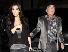 2009__10__full_kim_kardashian_11_wenn2615387 225×172.jpg