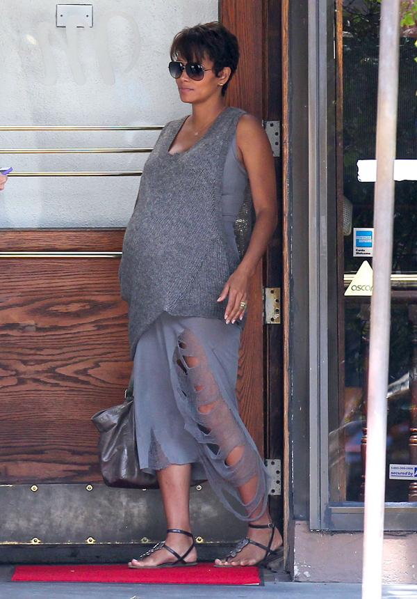 Pregnant Halle Berry Out For Lunch At Madeo