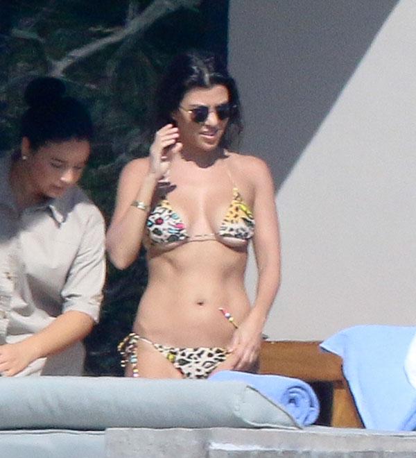 Ffn_clasos_kardashian_disick_couple_111216_52230165