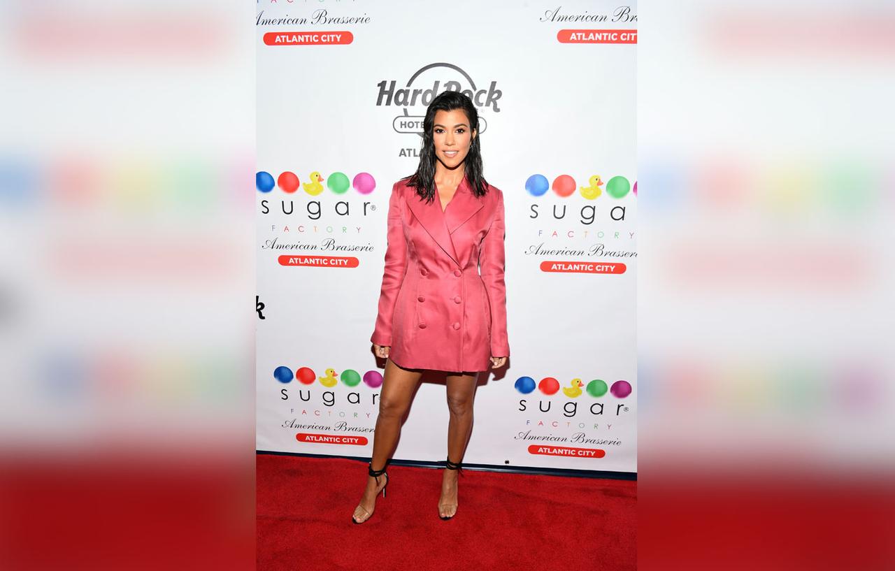 PICS Kourtney Kardashian Stuns In Pink For Sugar Factory Opening