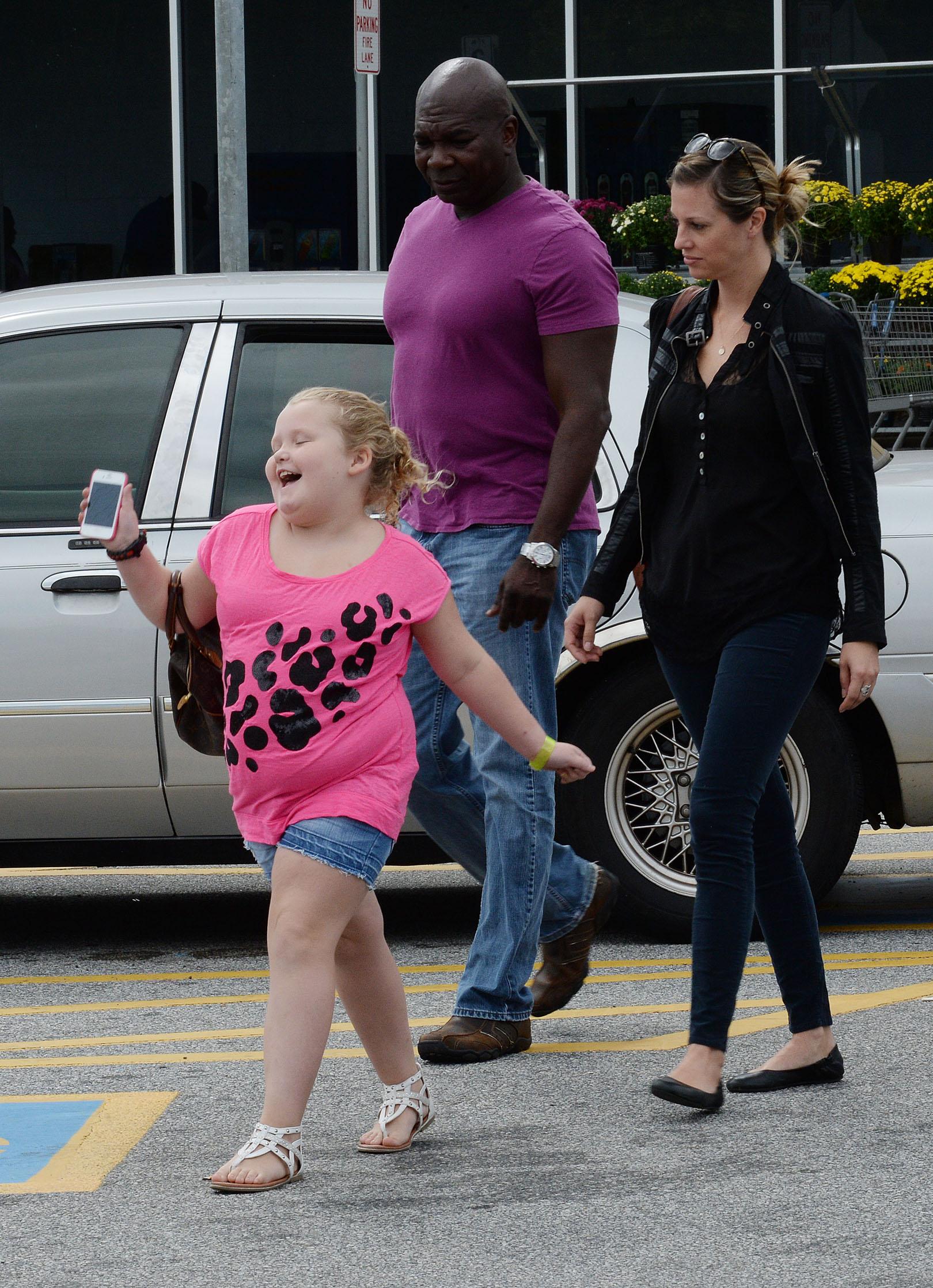 Honey Boo Boo shows off her new Louis Vuitton bag in McIntyre, GA