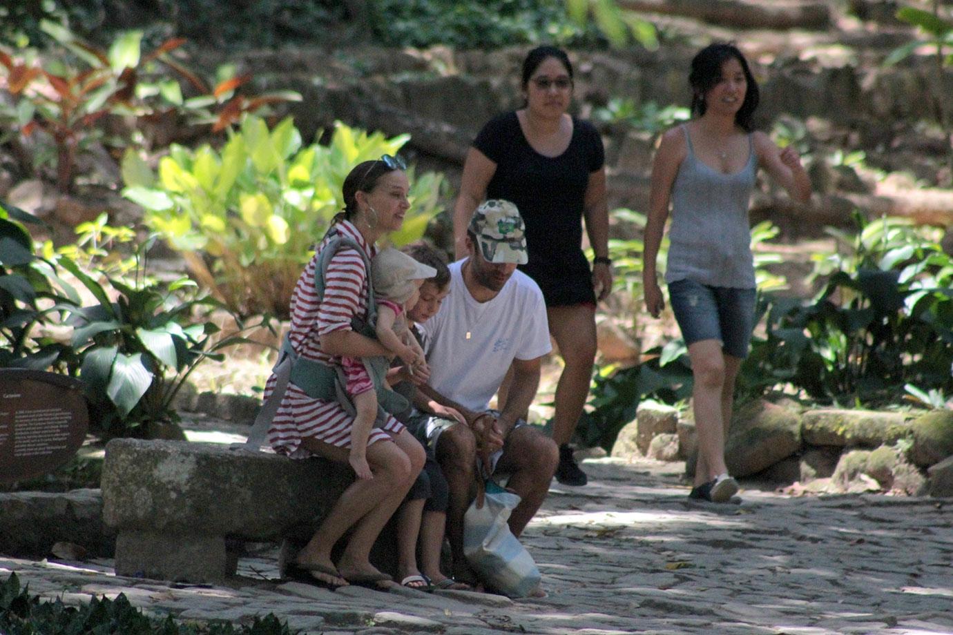 *EXCLUSIVE* Natalie Portman visits Parque Lage with her family