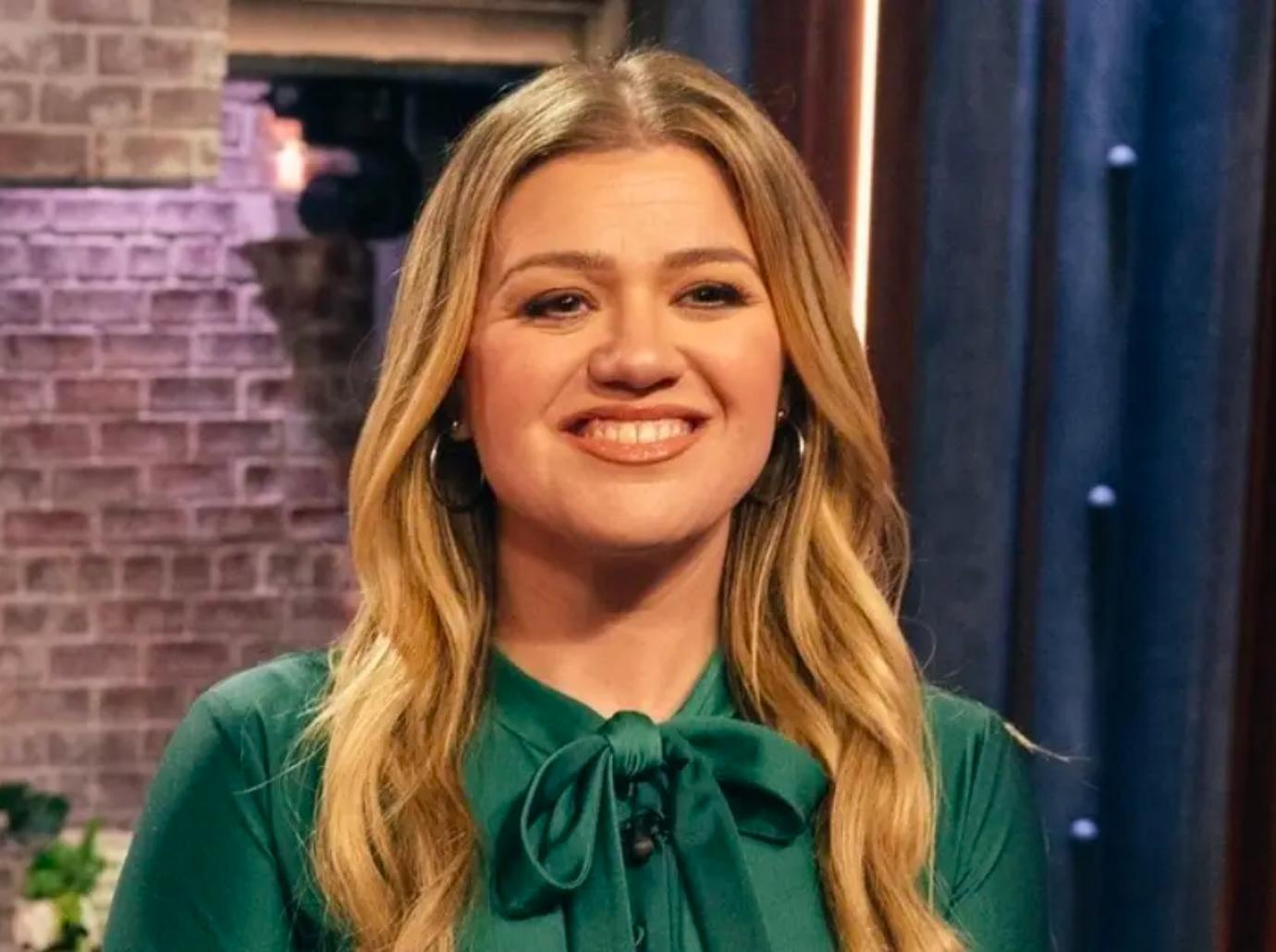 kelly clarkson depressed move new york city divorce