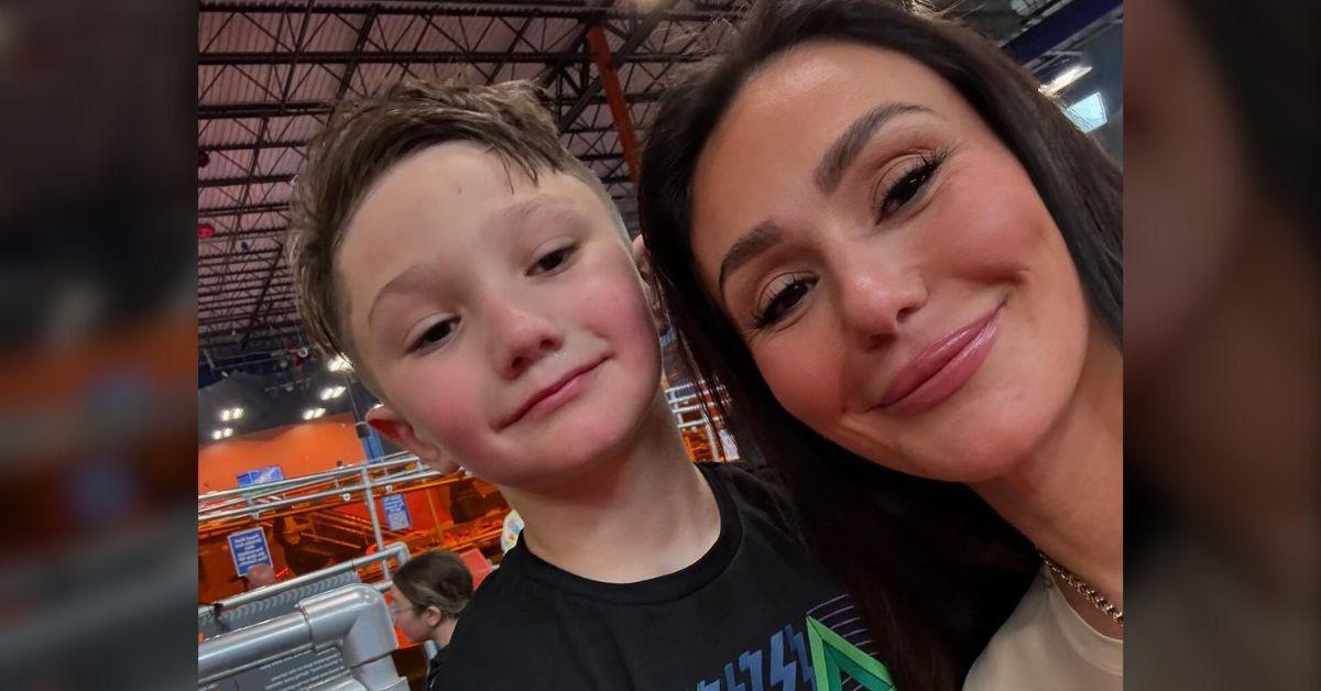 jwoww son plane kicked off