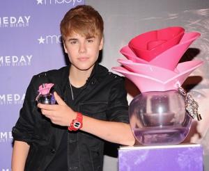 2011__07__Justin_Bieber_July15newsbt 300×246.jpg