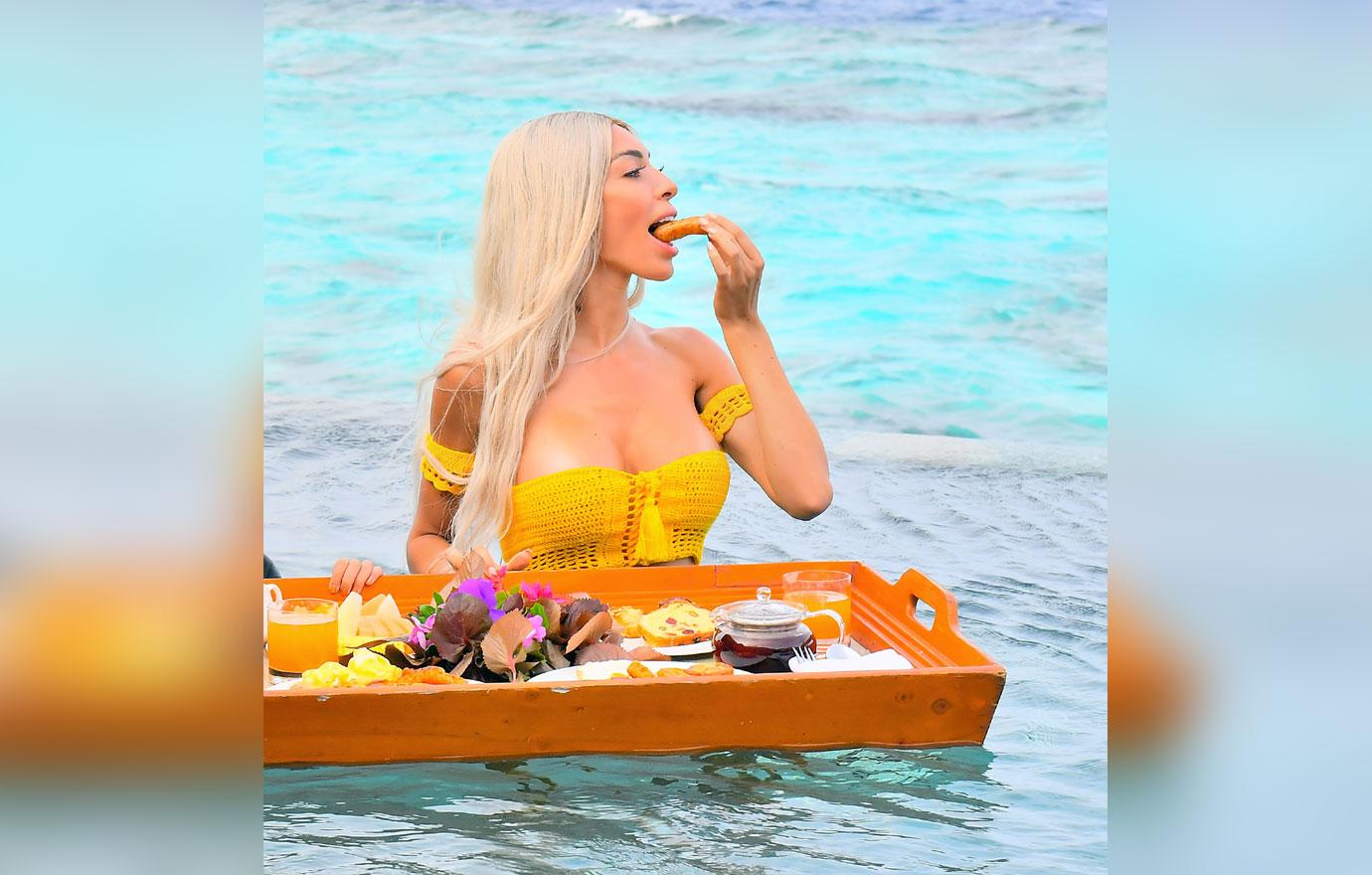 EXCLUSIVE: Farrah Abraham enjoys a &#8216;floating breakfast&#8217; while vacationing in Maldives.