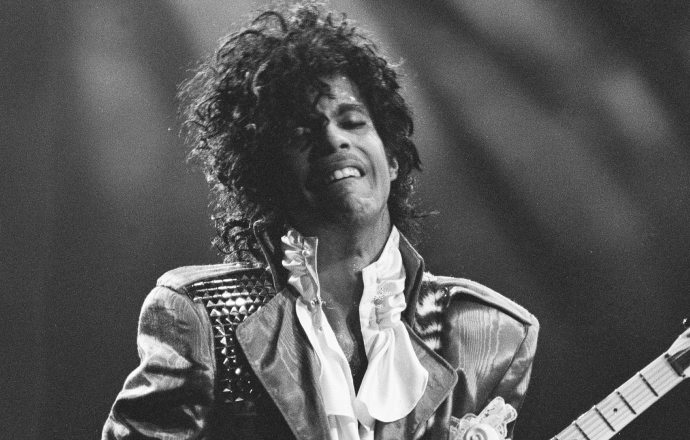 irs comerica family agrees prince estate worth  million