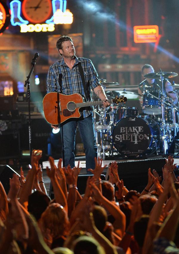 Cmt awards blake shelton