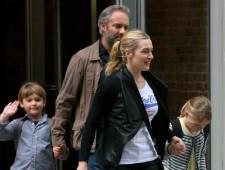 2010__04__Kate_Winslet_Sam_Mendes_April6_main 225×170.jpg