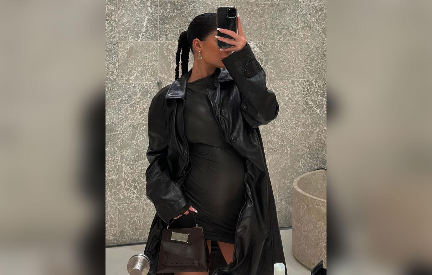 pregnant kylie jenner flaunts baby bump travis scott