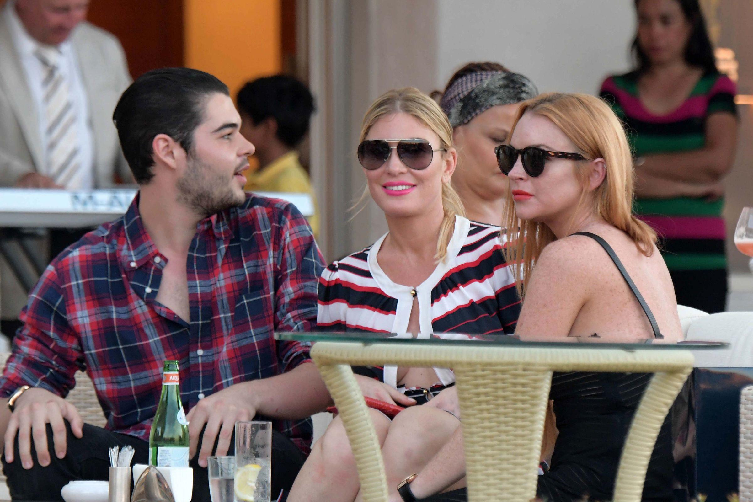 Lindsay Lohan buying a new emerald ring at Chopard in Porto Cervo, Sardinia