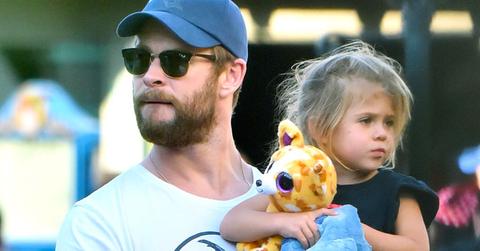 Chris hemsworh daughter india disneyland rollercoaster hr