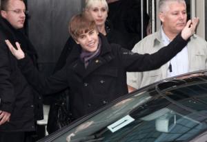 2011__02__justin_bieber_feb17_38 300×207.jpg