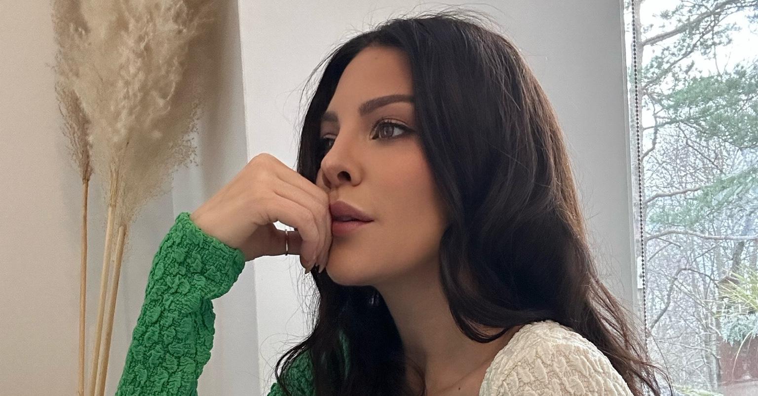 Bella Hadid bares taut tummy in tiny bra-top for NYFW festivities after  Dior Makeup shoot