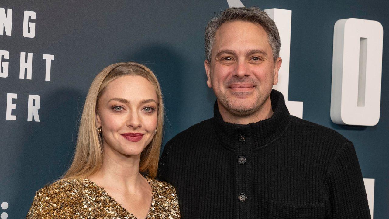 Image of Amanda Seyfried, Tom Sadoski