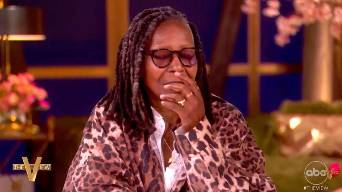 Photo of Sara Haines was trying to point out that Whoopi Goldberg is also an 'icon.'