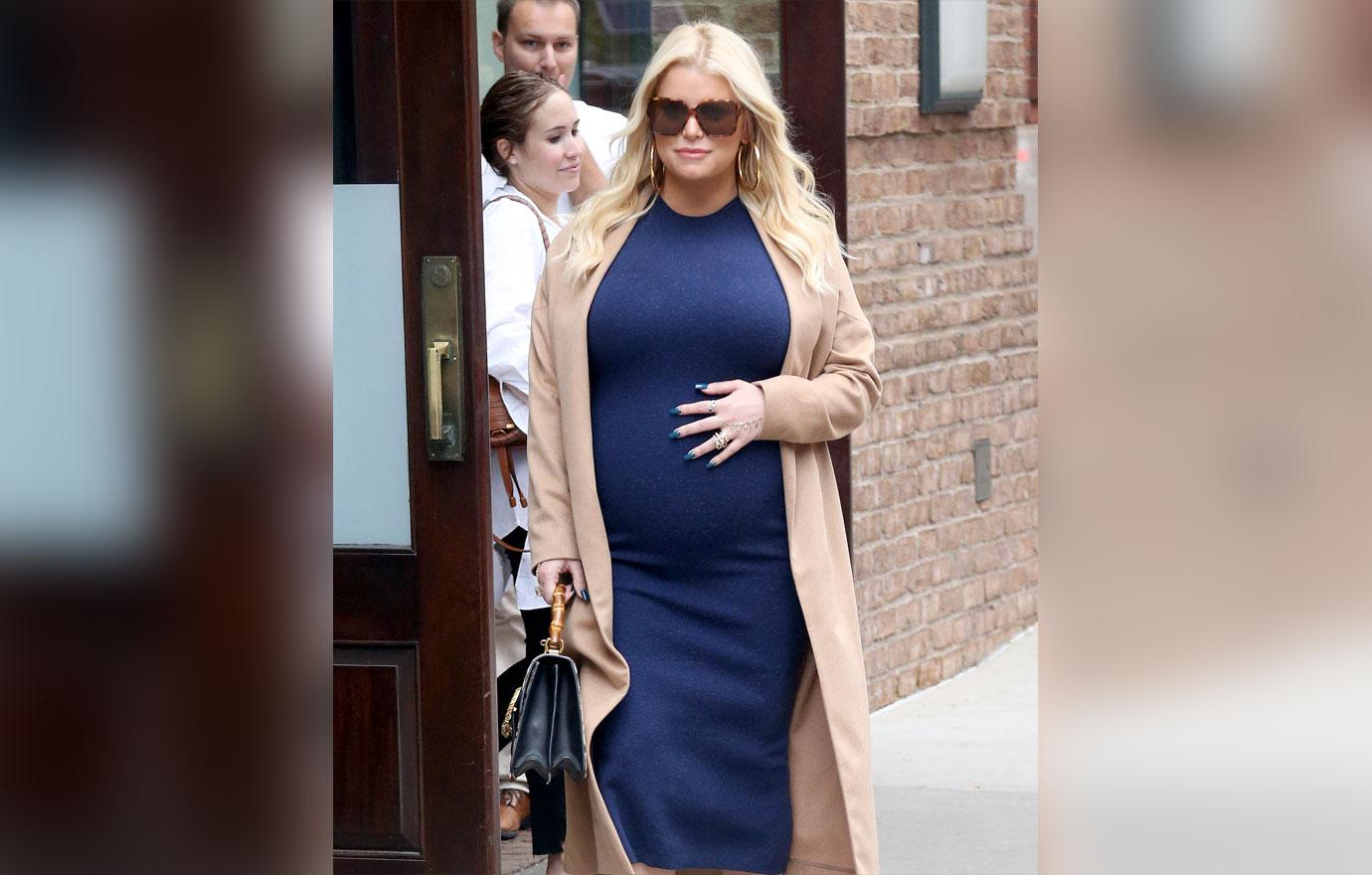 Pregnant Jessica Simpson Shows Graphic Photo Of Painfully Swollen Foot