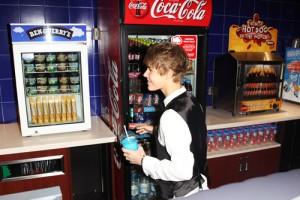 2011__02__justin_bieber_feb16_334 300×200.jpg