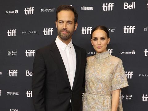 Natalie Portman Ditches Ring At Premiere After Husband's Affair: Photo
