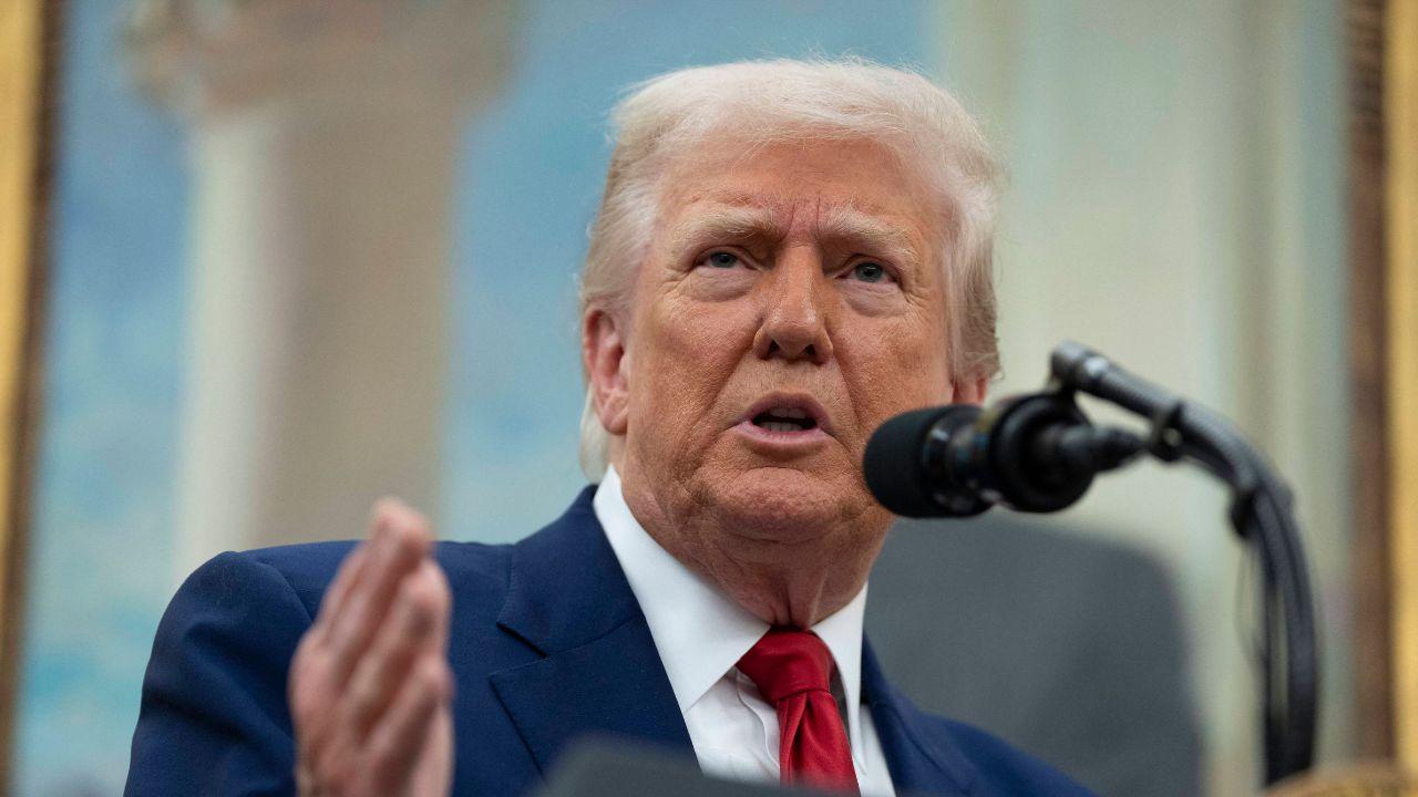 Image of Experts said weak economic polling challenged Donald Trump’s business image.