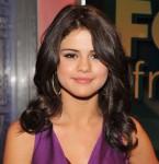 2011__06__Selena_Gomez_June29newsnec 145×150.jpg