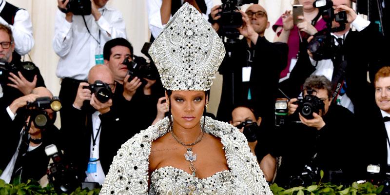 Rihanna Met Gala Gown 2018 - Rihanna Dressed As A Pope Met Gala