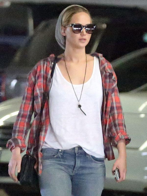 INF &#8211; Jennifer Lawrence in a beanie and plaid