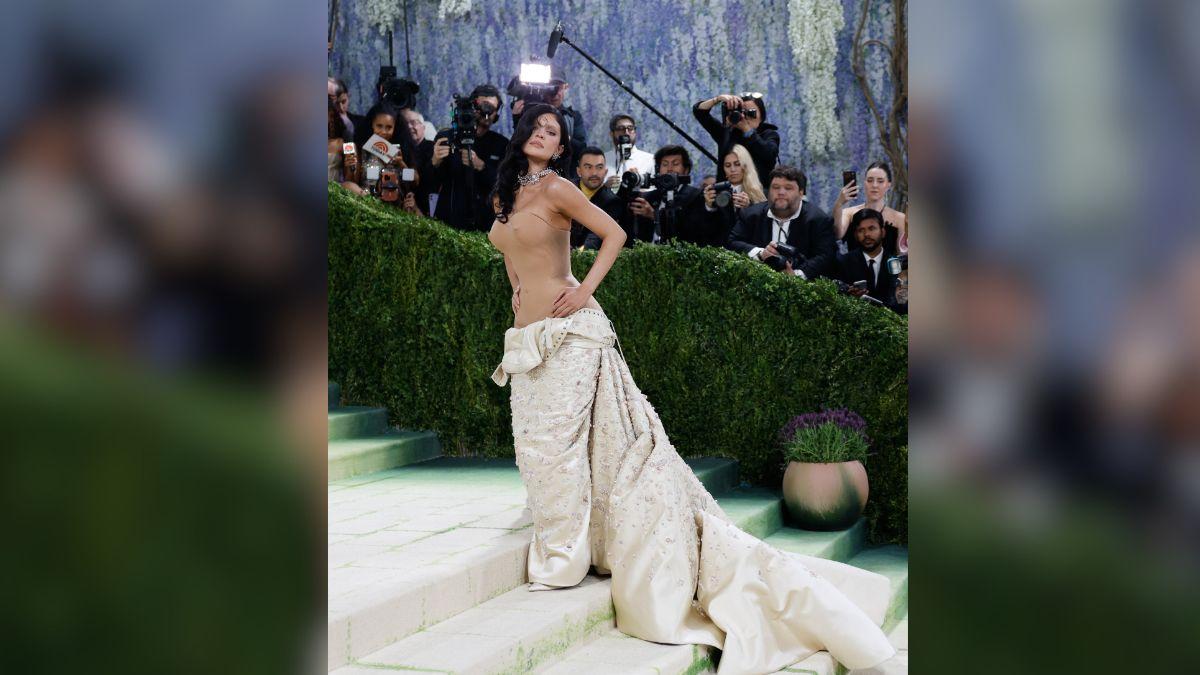 image of The beauty mogul's look is being roasted online.