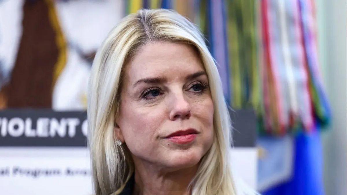 image of pam bondi 