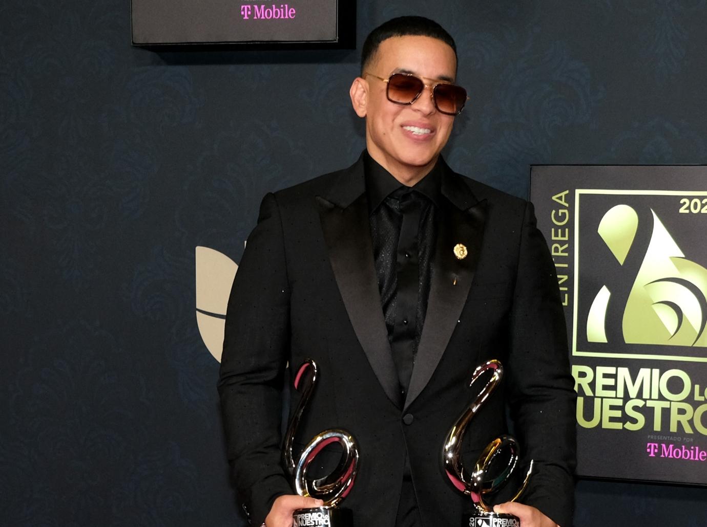 daddy yankee wife mireddys gonzalez files divorce save marriage